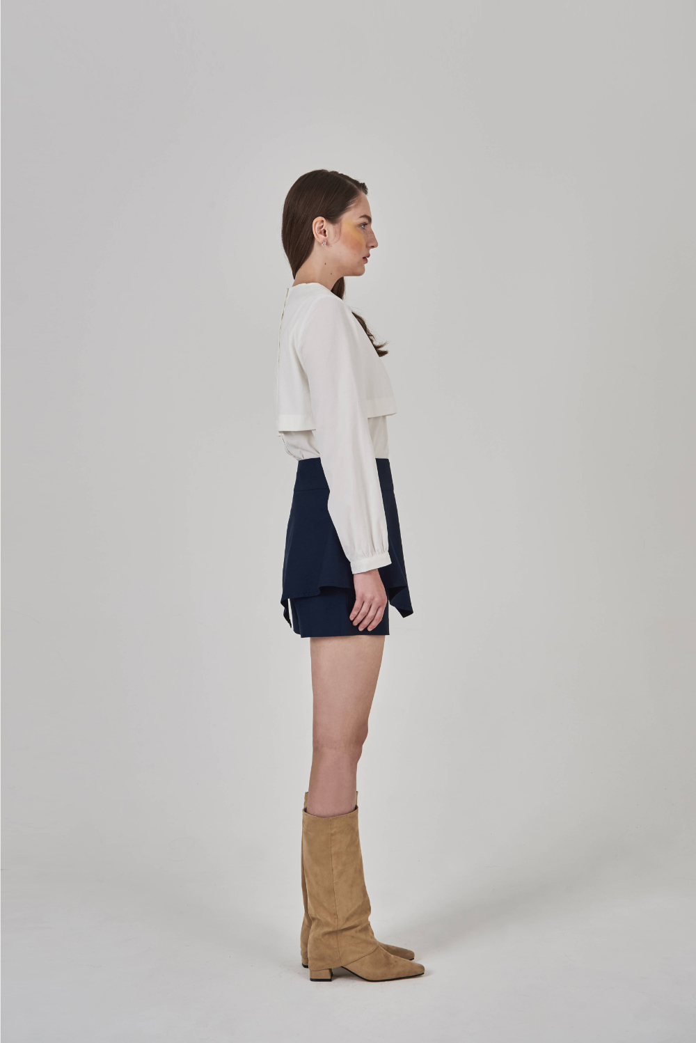 shorts model image-S1L10