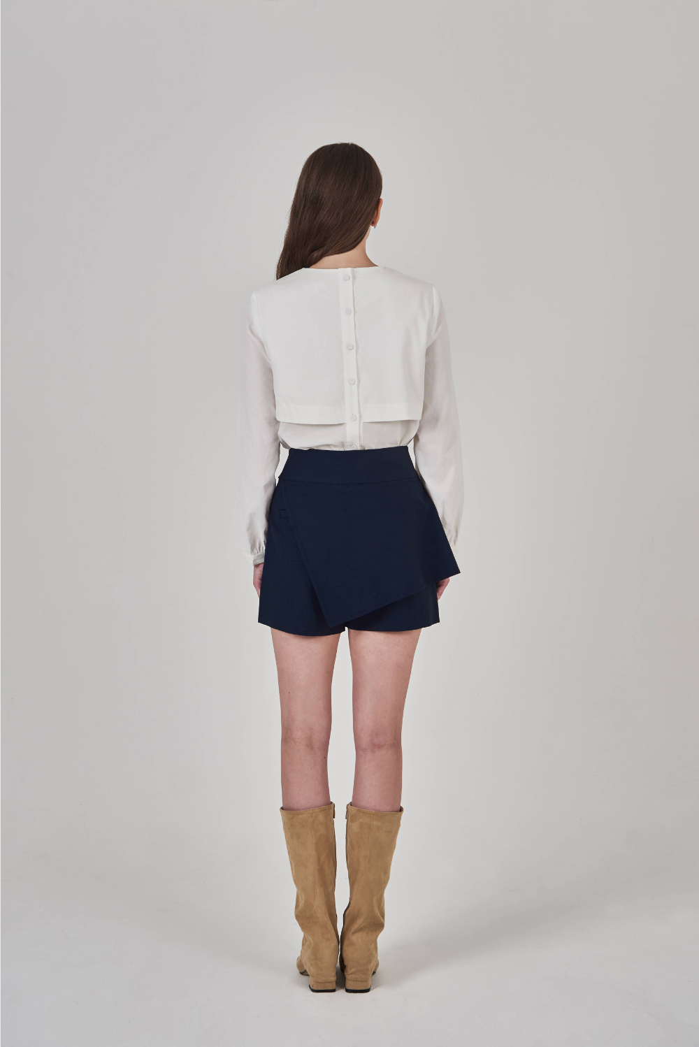 shorts model image-S1L9