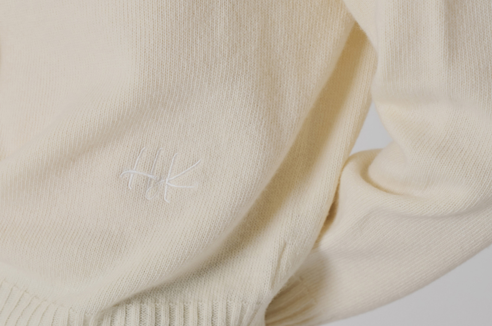 long sleeved tee detail image-S3L11
