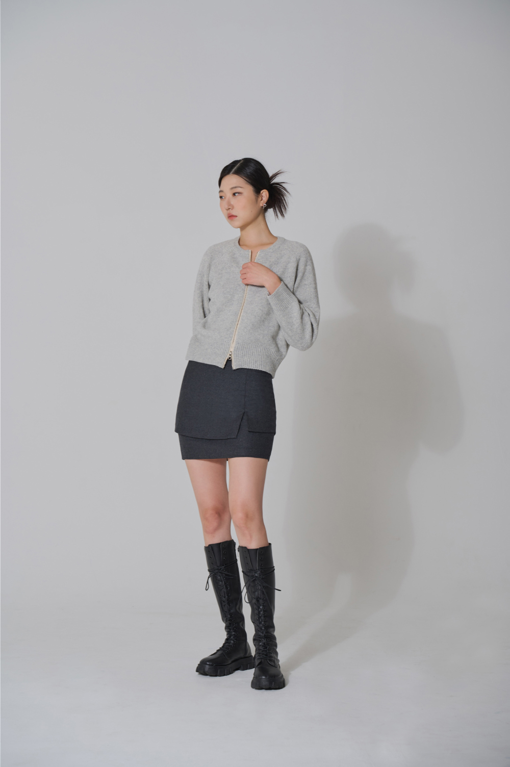 mini skirt model image-S4L2