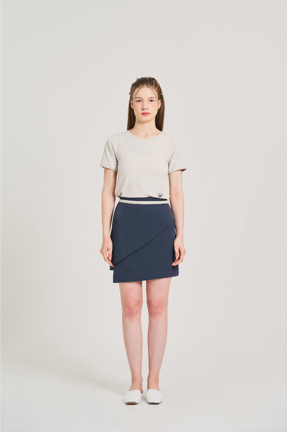 mini skirt model image-S11L3