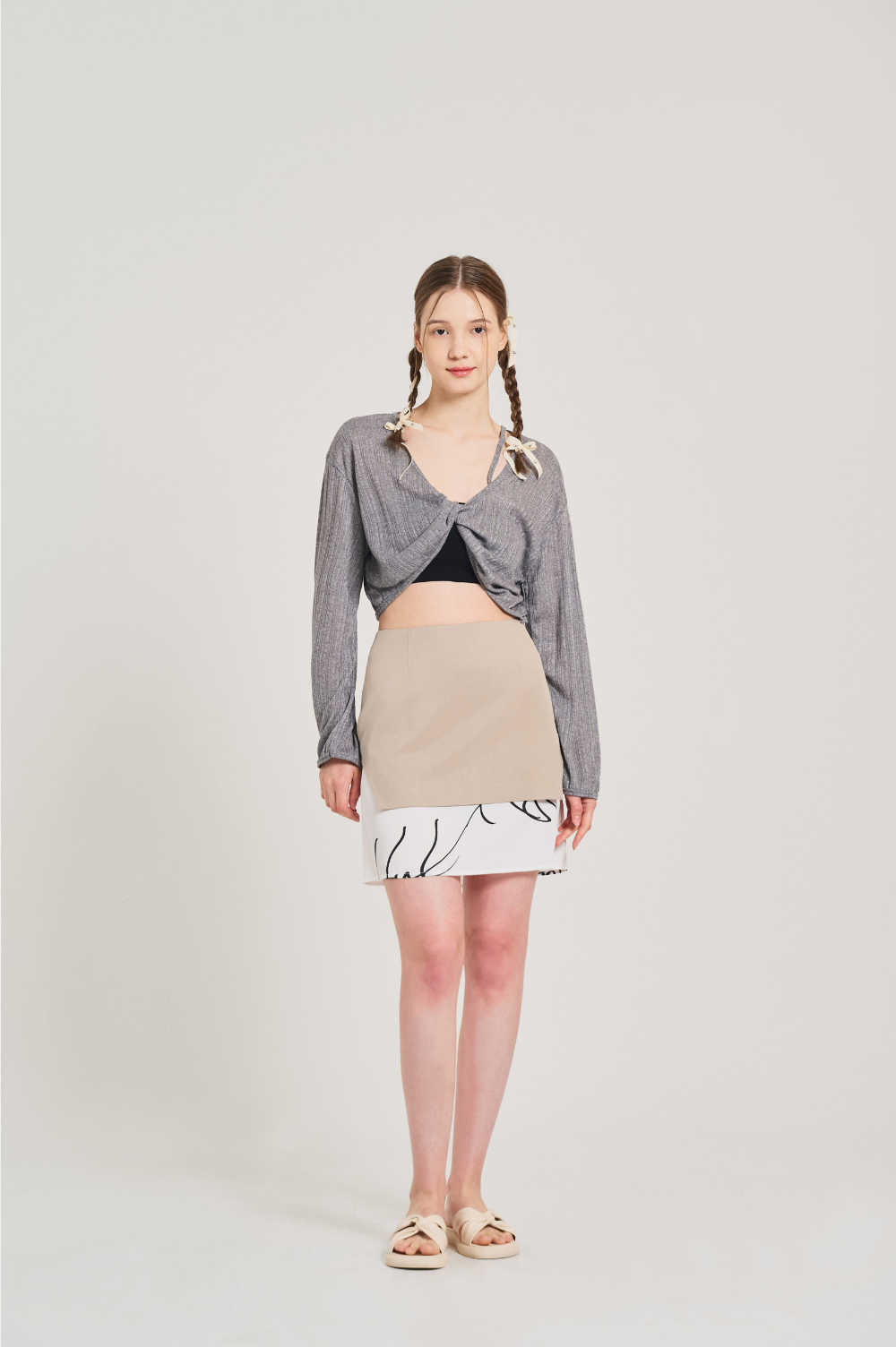 mini skirt model image-S17L2