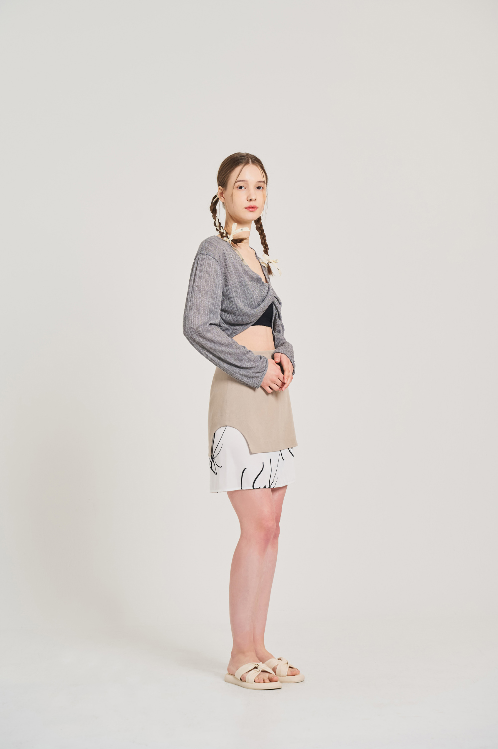 mini skirt model image-S17L3