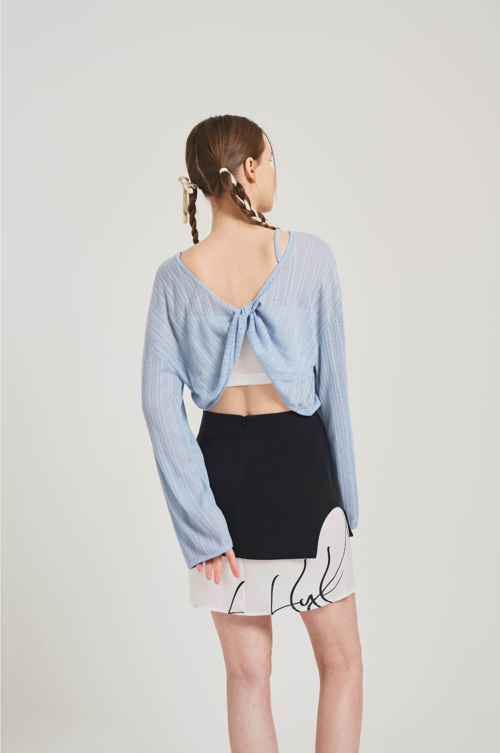 mini skirt model image-S15L3
