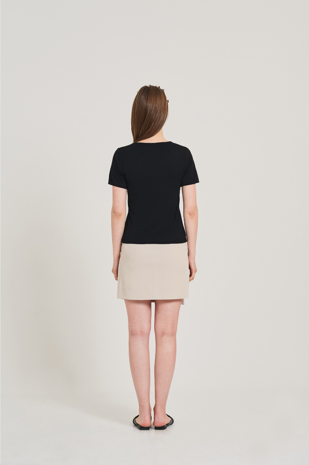 mini skirt model image-S22L1