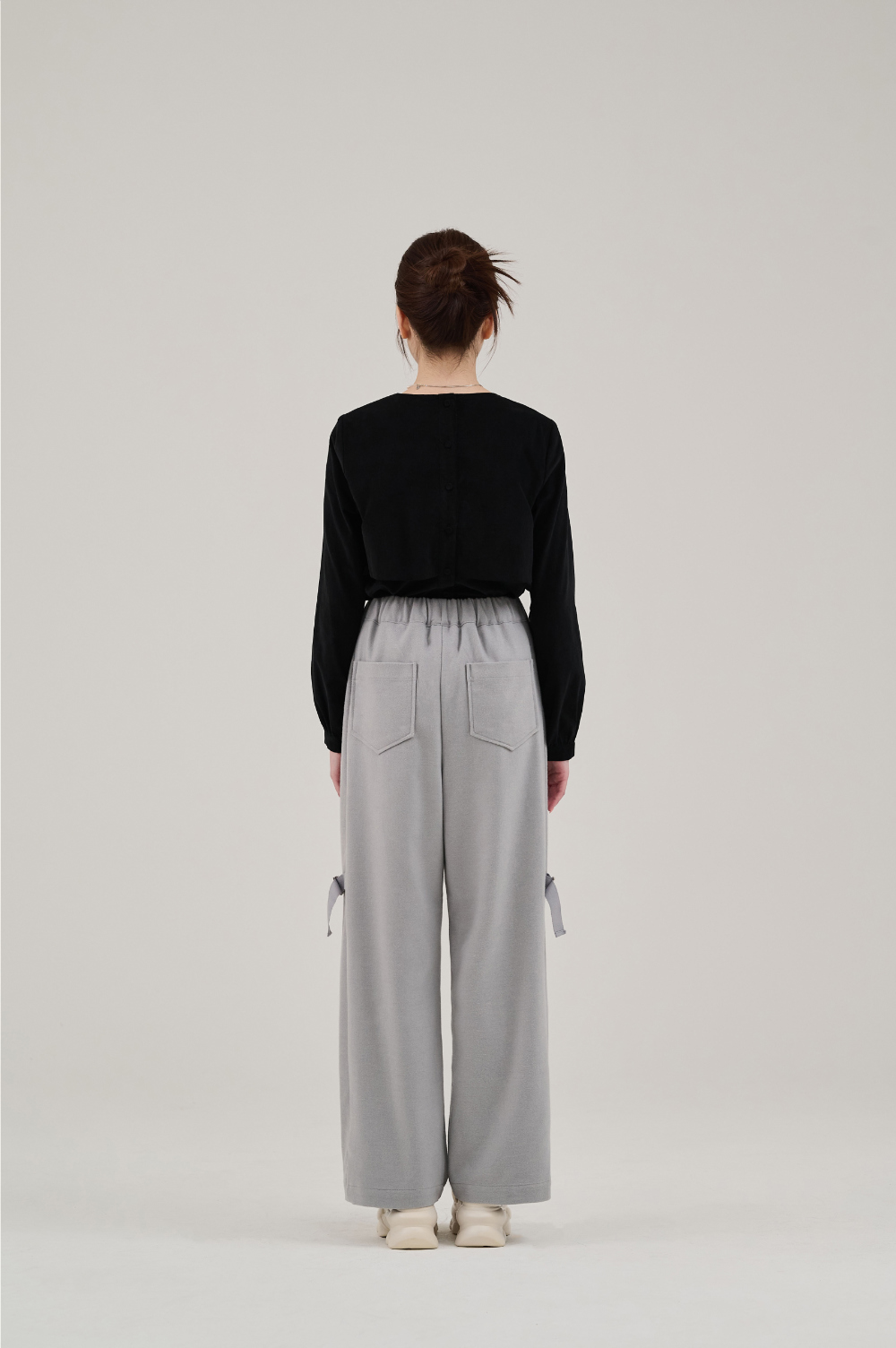 suspenders skirt/pants model image-S16L4