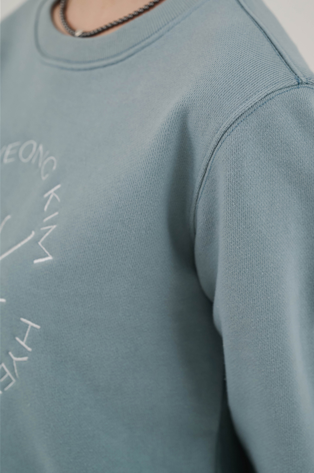 long sleeved tee detail image-S36L2
