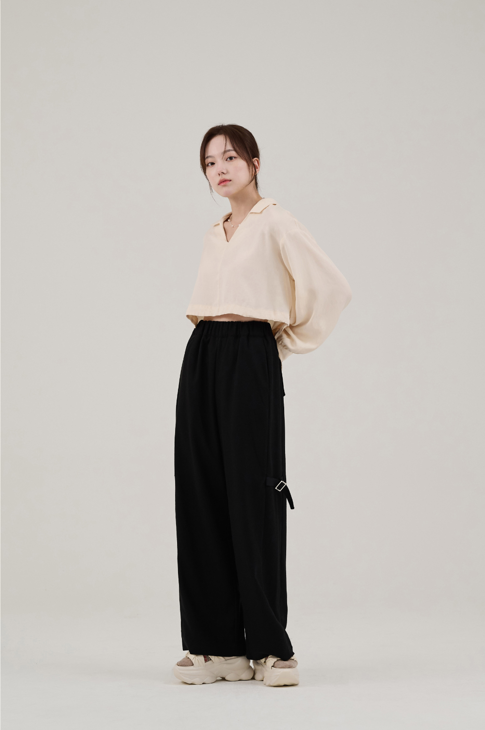 suspenders skirt/pants model image-S18L2