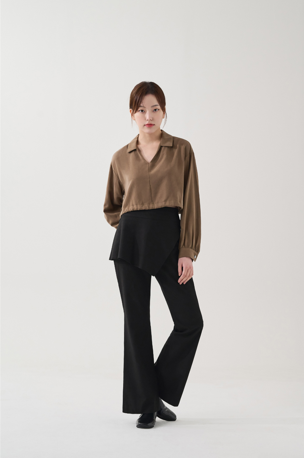 blouse model image-S24L1