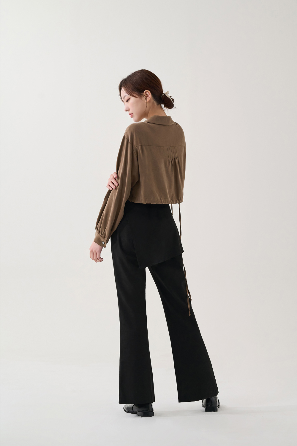 blouse model image-S25L1
