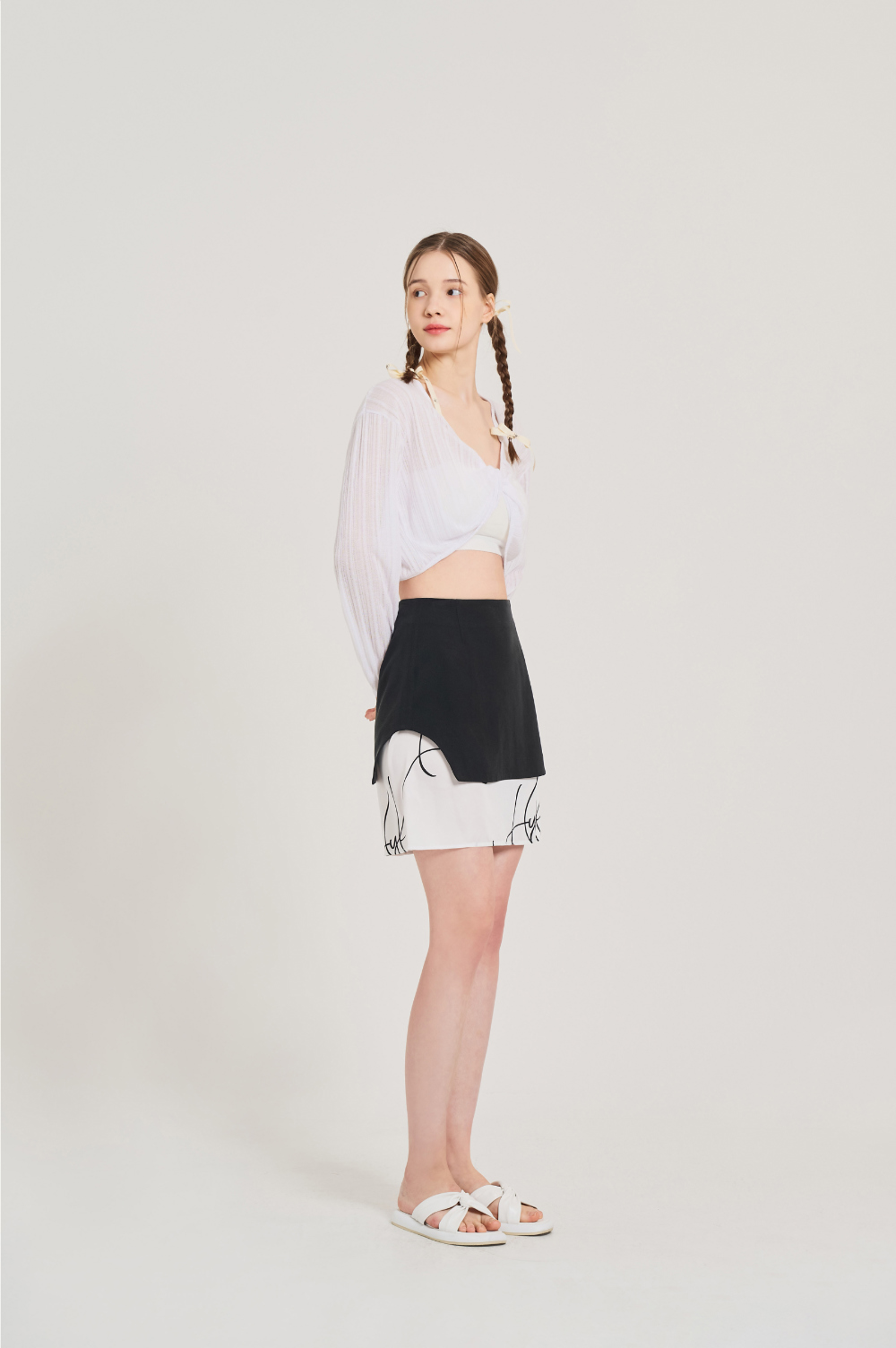 mini skirt model image-S21L3