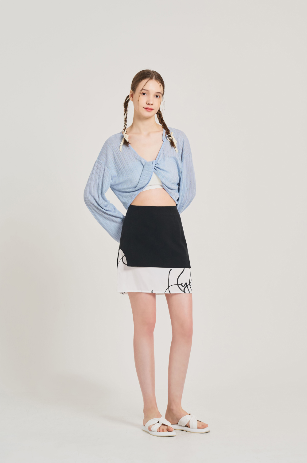mini skirt model image-S21L7