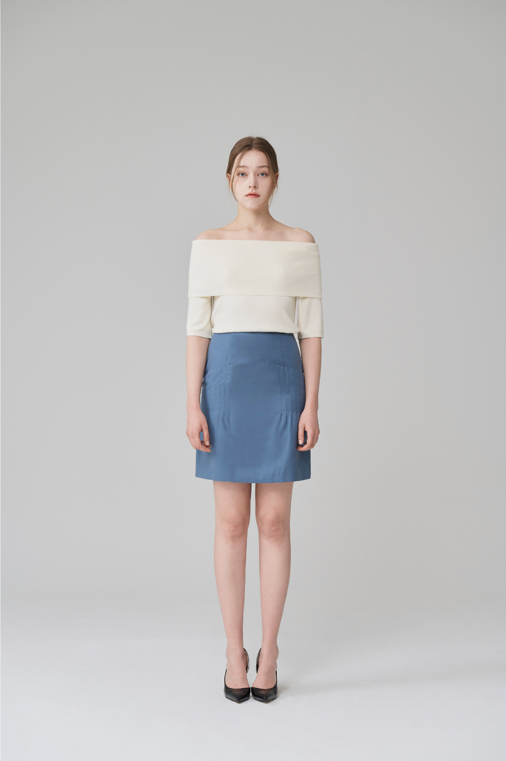 mini skirt model image-S12L1