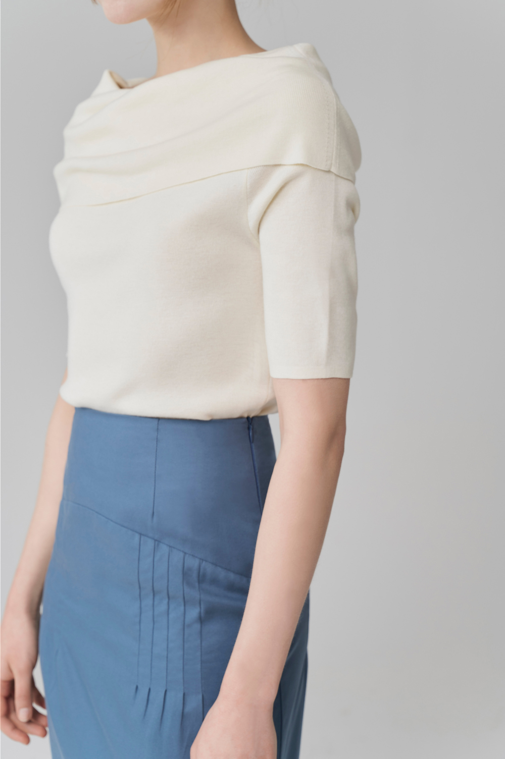 mini skirt model image-S18L1