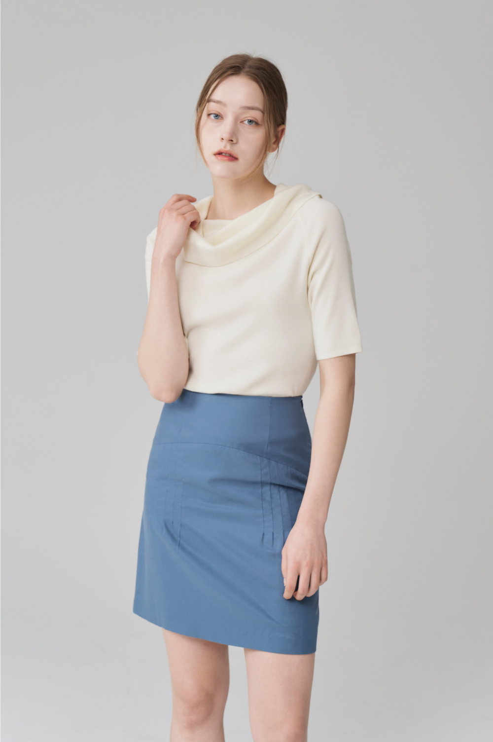 mini skirt model image-S11L1