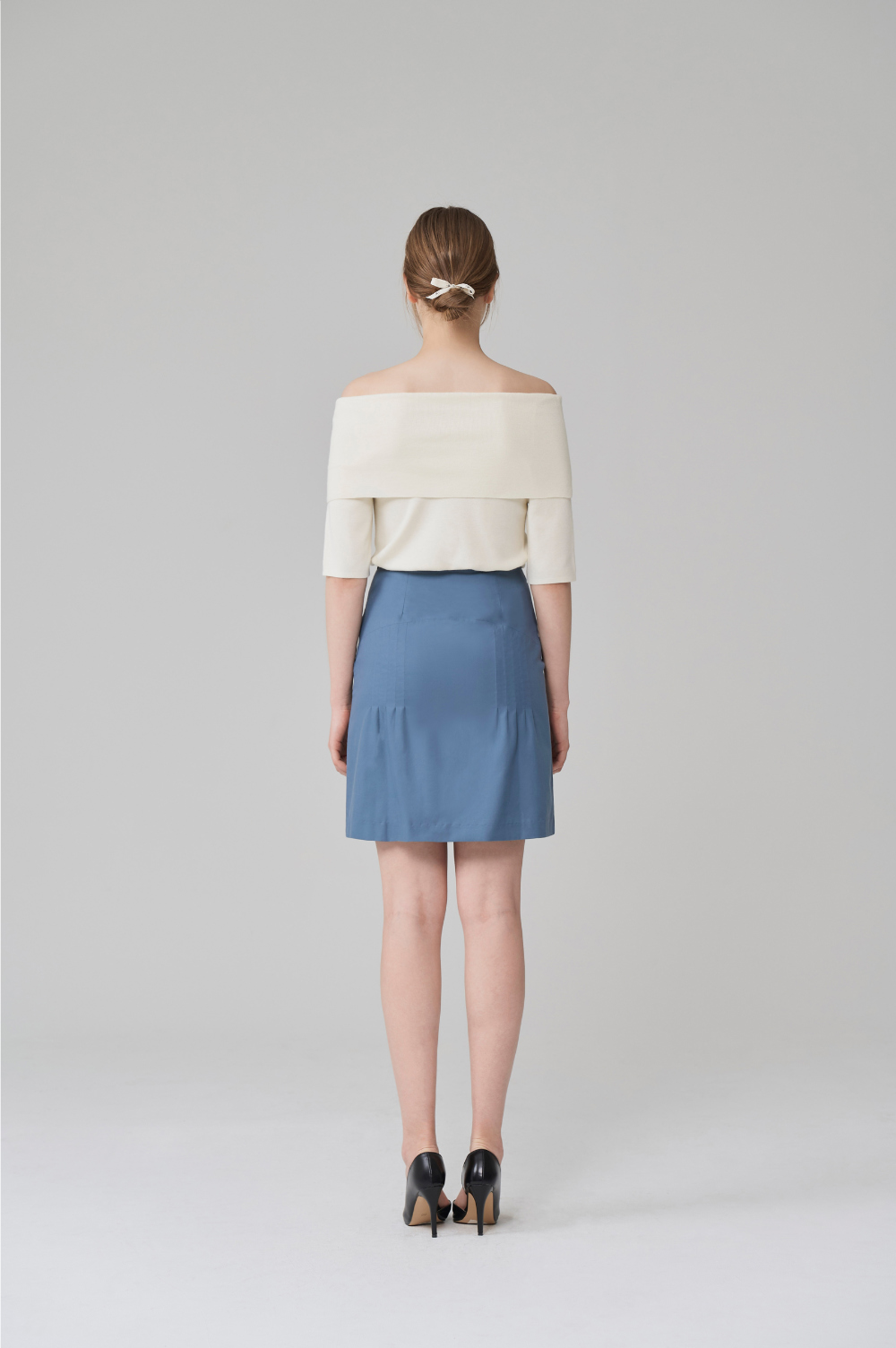 mini skirt model image-S14L1