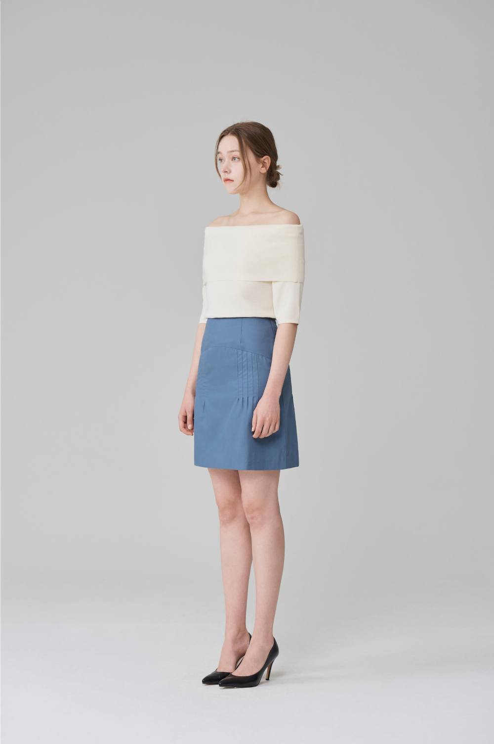 mini skirt model image-S15L1
