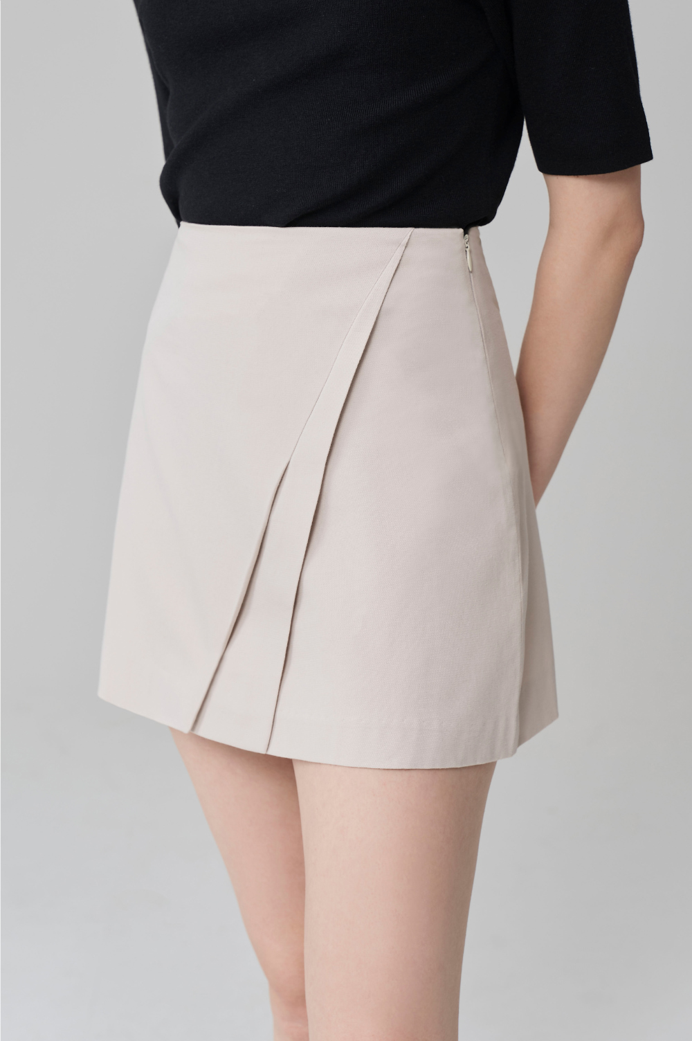 mini skirt detail image-S16L5