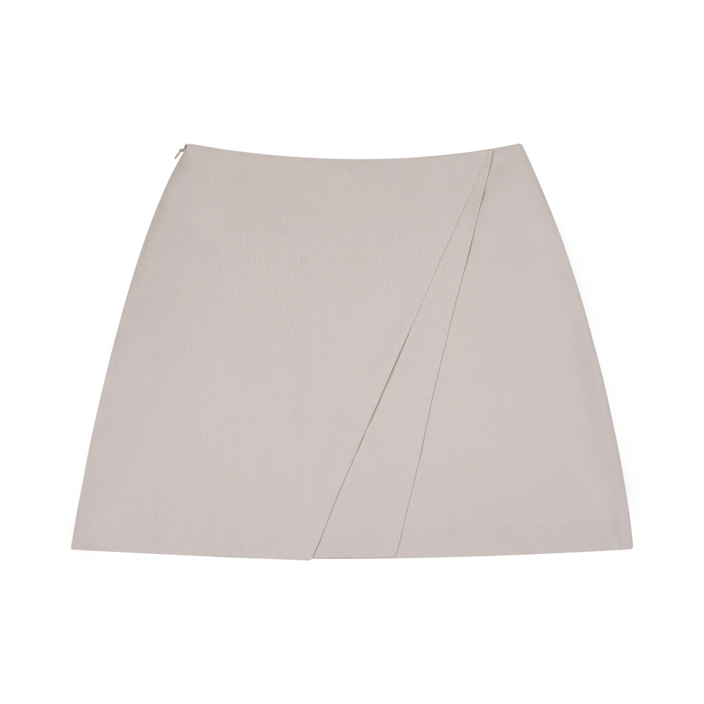 mini skirt white color image-S16L9