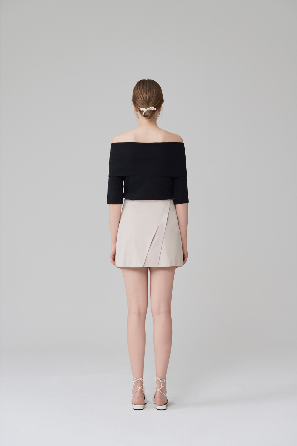 mini skirt model image-S16L2
