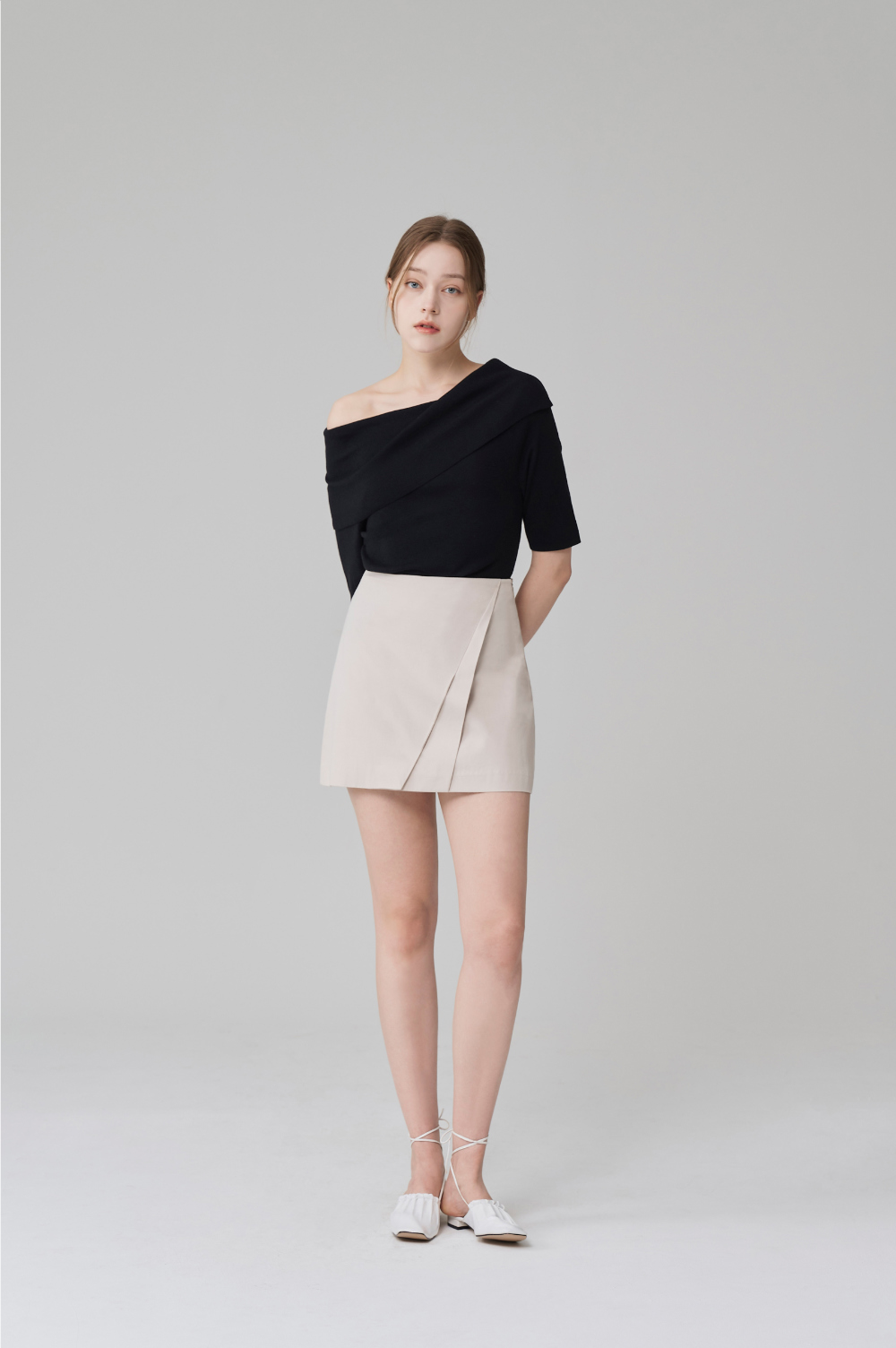 mini skirt model image-S16L3