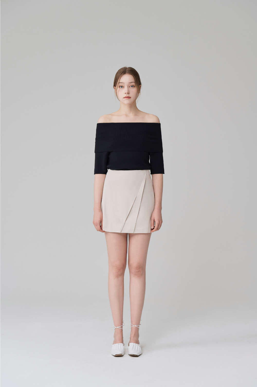 mini skirt model image-S16L1