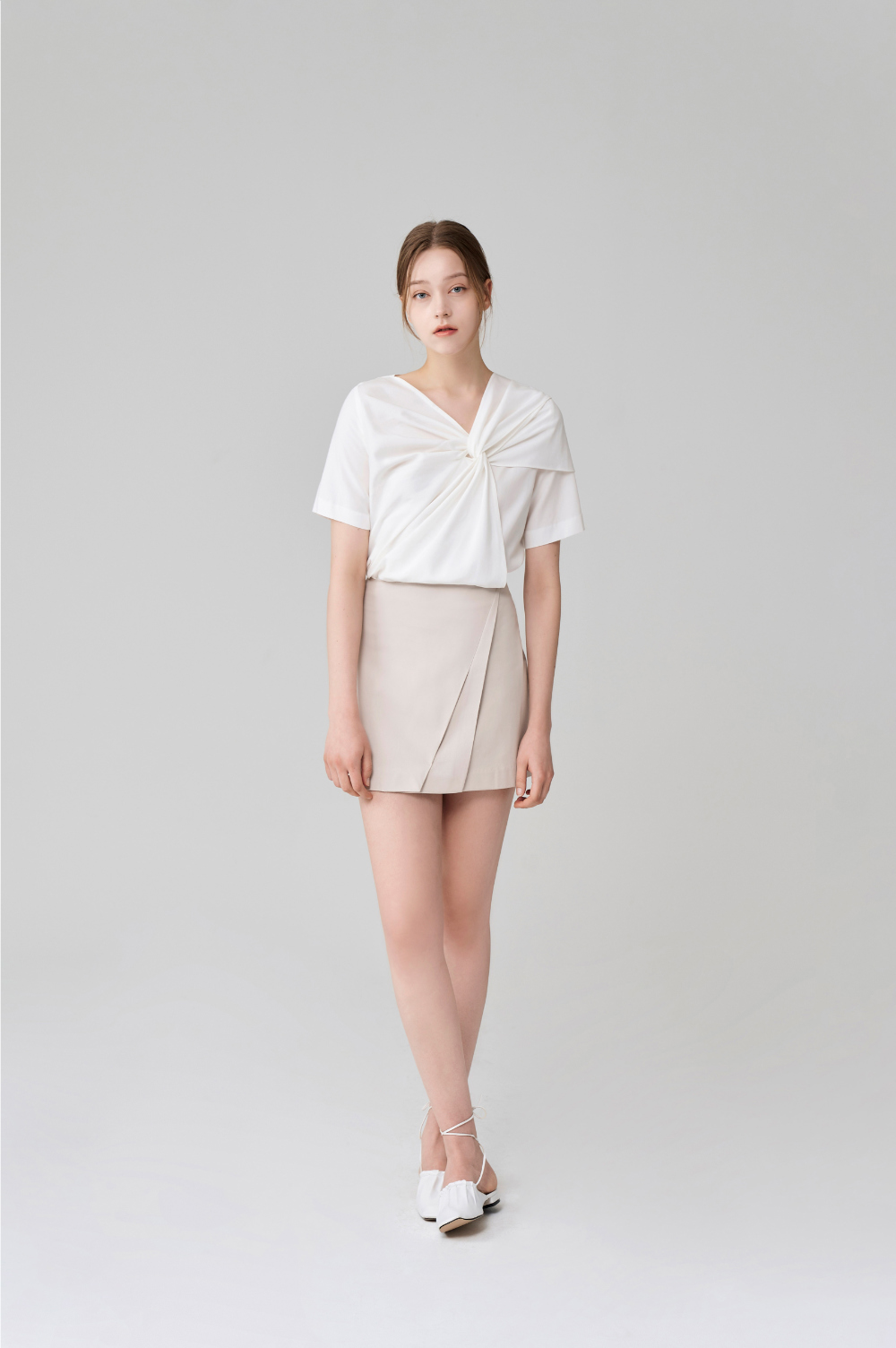 mini skirt model image-S18L2