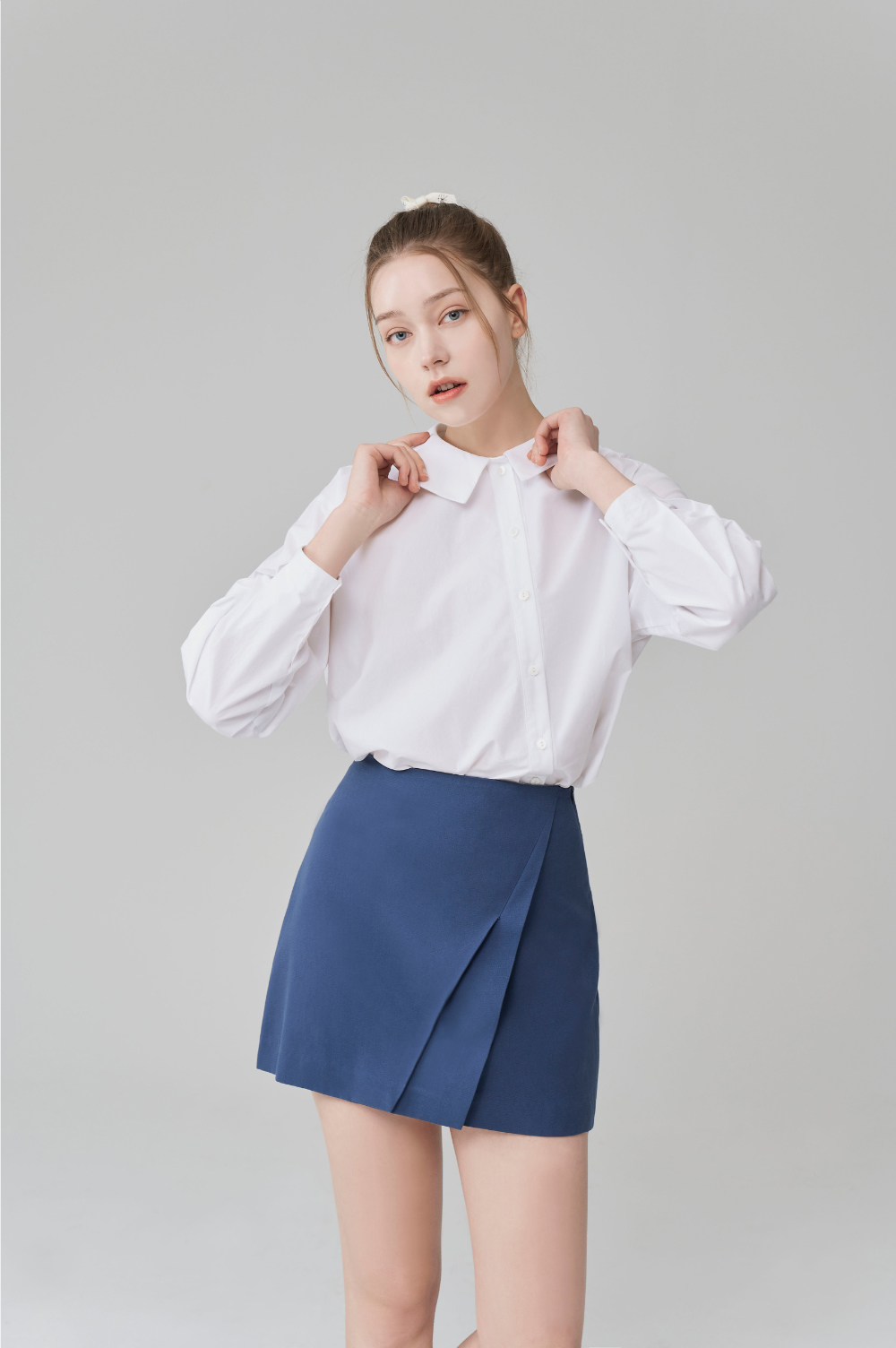 mini skirt model image-S16L1