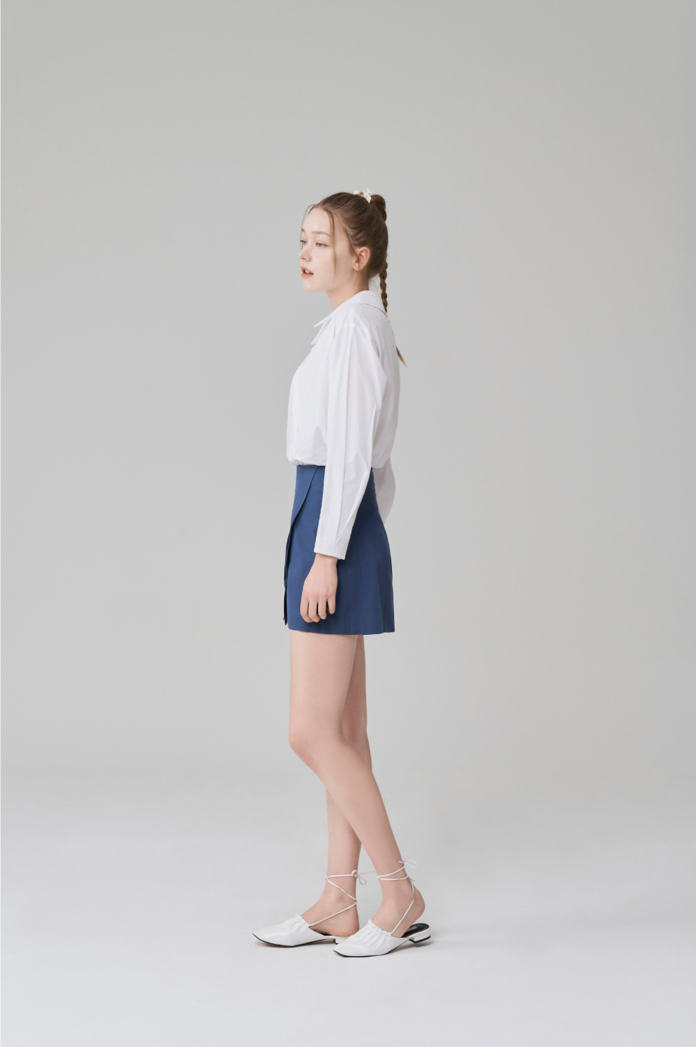mini skirt model image-S17L1